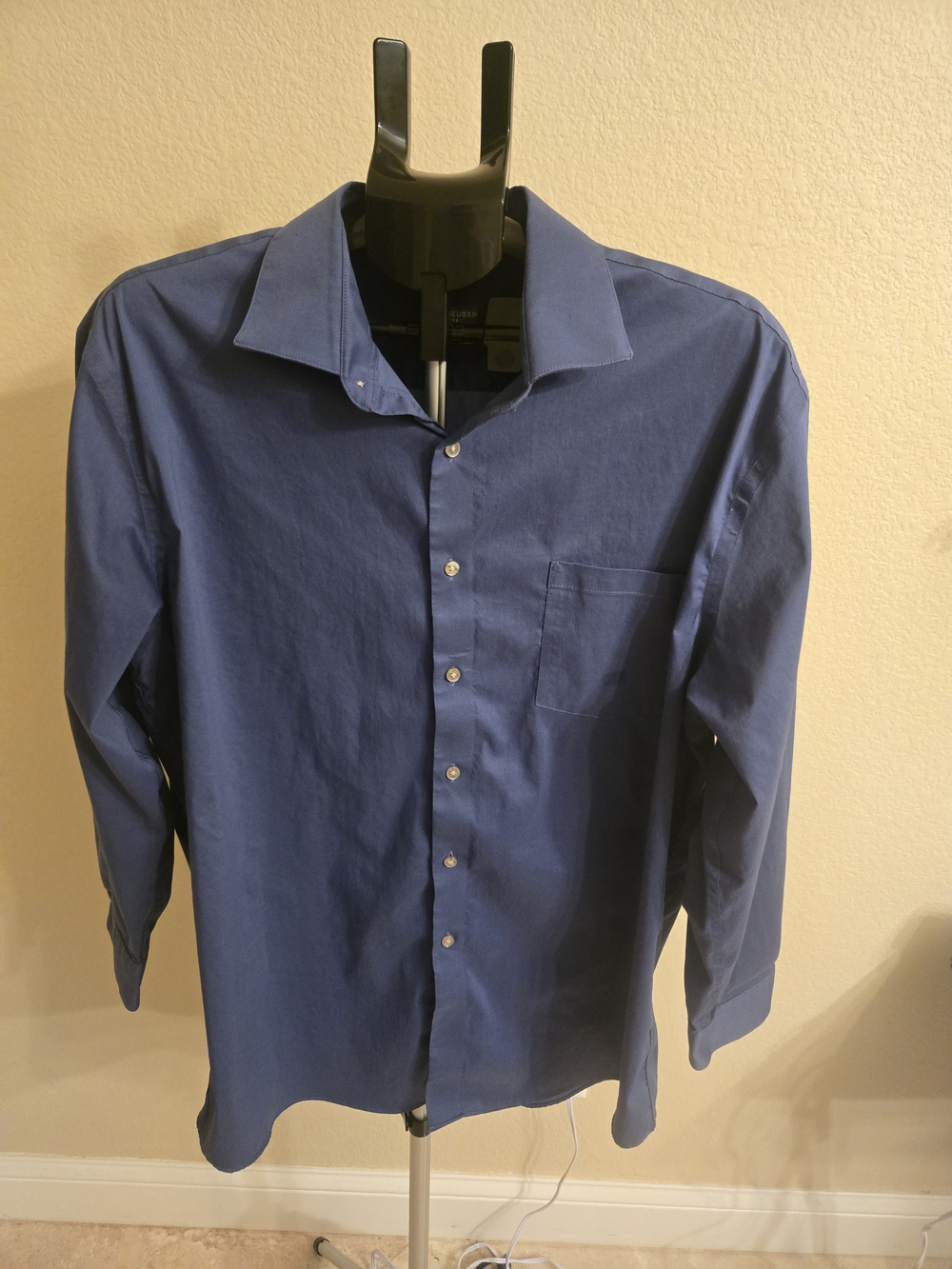 Van Heusen Men's Solid Blue Dress Shirt